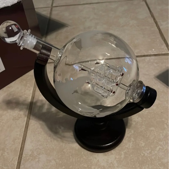 Kemstood Whiskey Globe Decanter (28 Ounce) - Picture 4 of 5